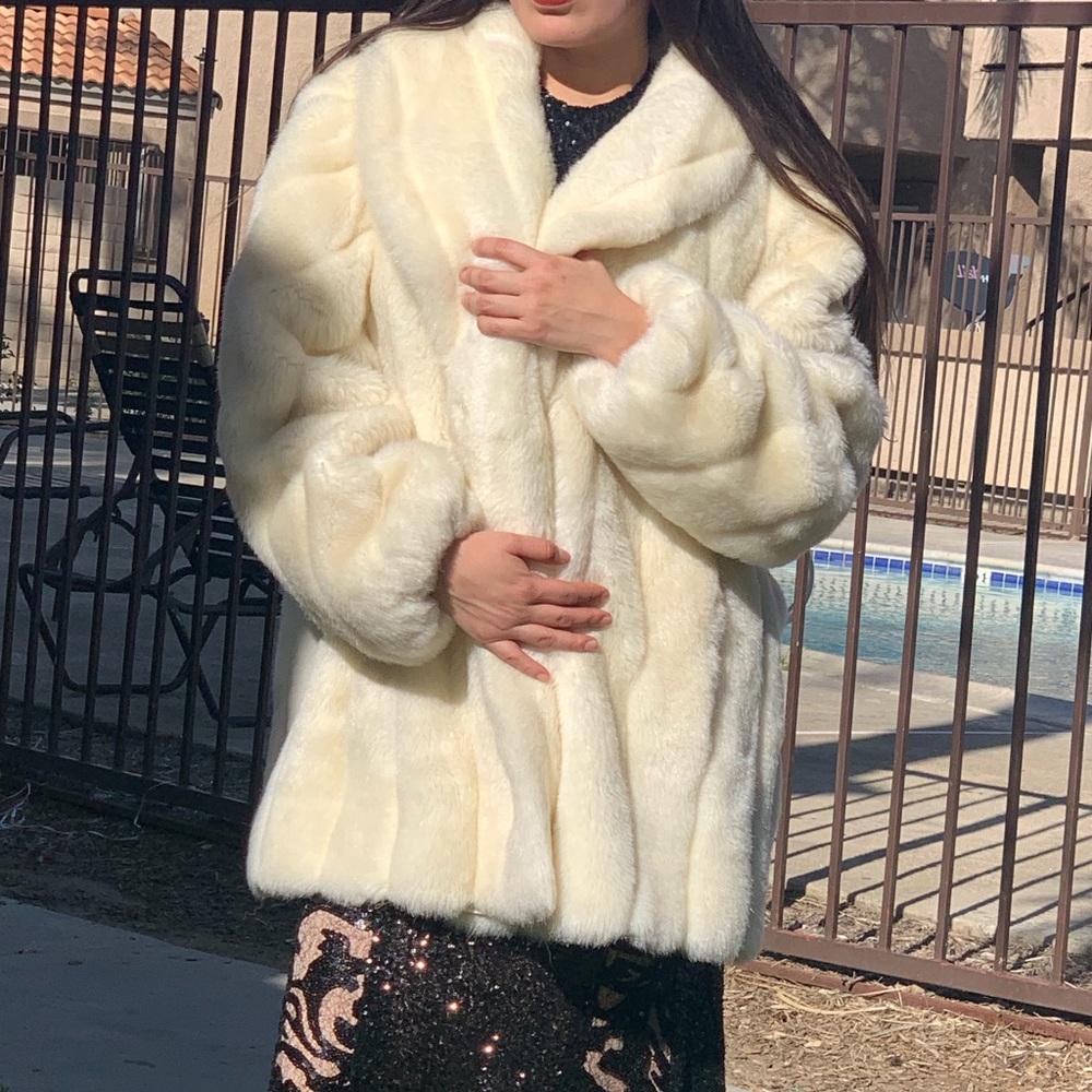 WHITE/CREAM FAUX FUR COAT